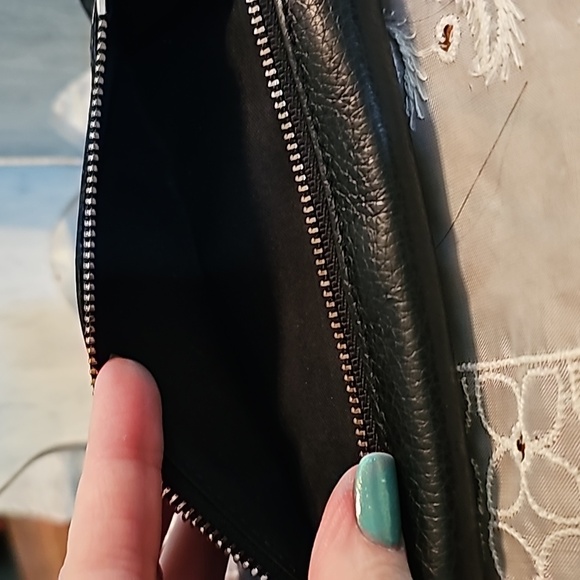 EuC Coach bifold wallet - Picture 3 of 5